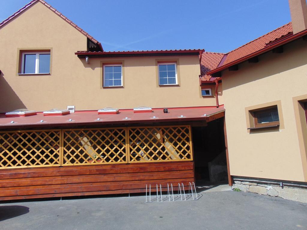 Penzion A Restaurace Na Salasi Hutisko Экстерьер фото